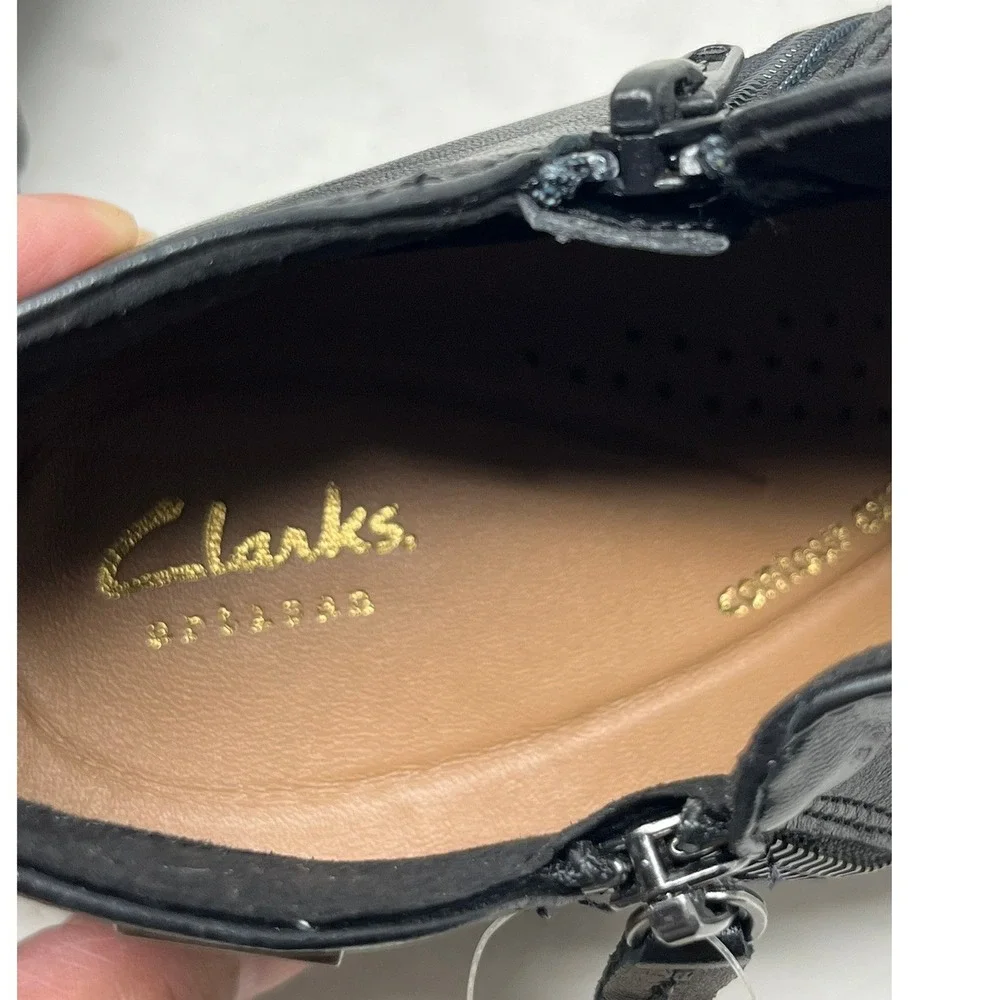 CLARKS Womens 10 Ankle Bootie Black Leather Waterproof Zipper Lug Sole